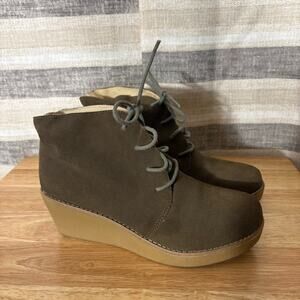 Eddie Bauer Green/Brown Wedge‎ Ankle Boots Size 7